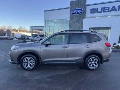 Used 2023 Subaru Forester Premium image 9