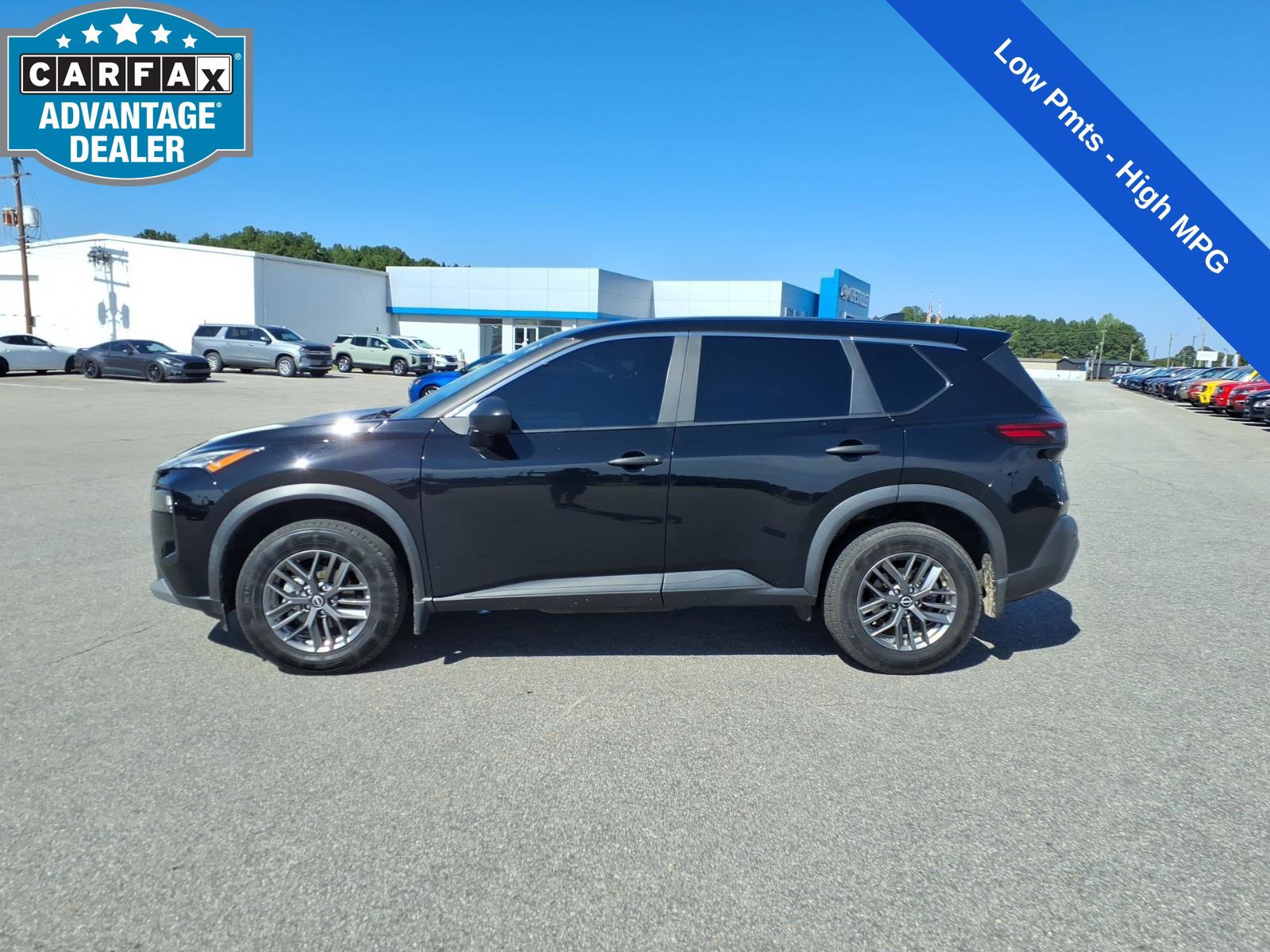 Used 2023 Nissan Rogue S AWD/4WD image 2