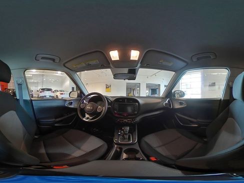 Used 2025 Kia Soul LX w/ LX Technology Package FWD image 41
