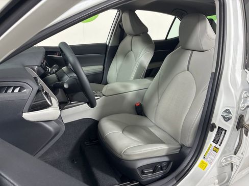 Used 2022 Toyota Camry XLE image 24