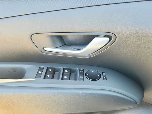 Used 2025 Hyundai Santa Cruz SE FWD image 16