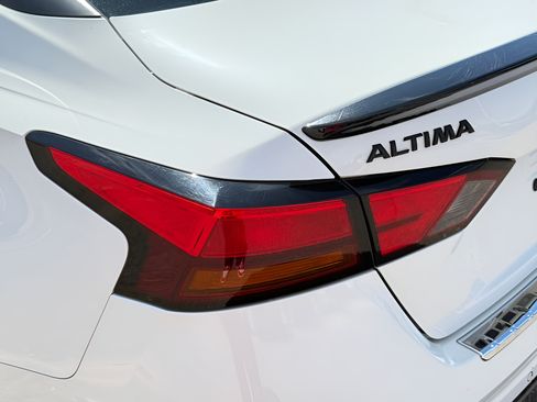 Certified 2022 Nissan Altima 2.5 SR w/ Midnight Edition Package FWD image 32