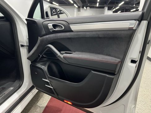 Used 2016 Porsche Cayenne GTS image 38
