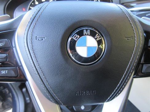 Used 2019 BMW 530i xDrive image 17