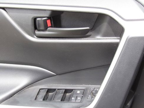 Used 2023 Toyota RAV4 LE AWD/4WD image 33
