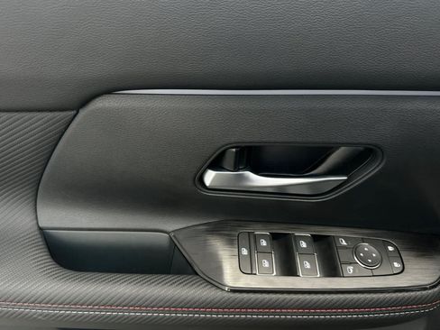 Used 2026 Nissan Kicks SR w/ Illumination Package FWD image 13