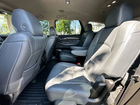 Used 2019 Buick Enclave Essence image 9
