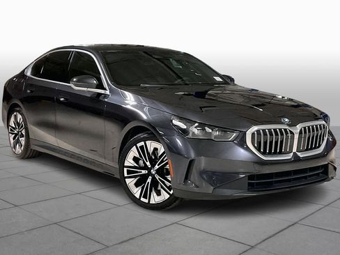 Certified 2025 BMW 530i image 3
