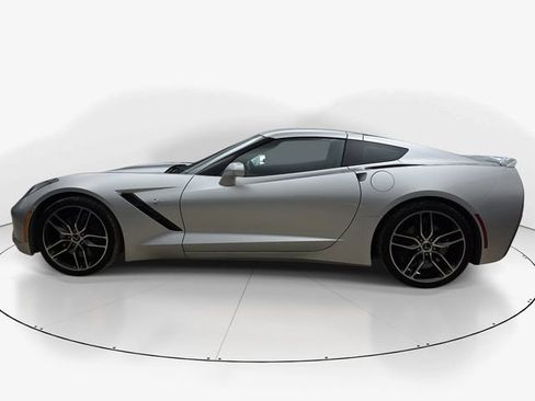 Used 2017 Chevrolet Corvette Stingray Coupe RWD image 9