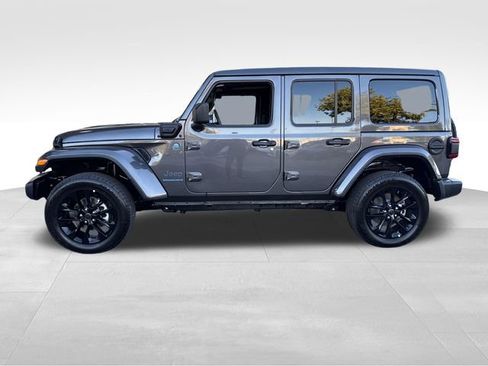 Used 2025 Jeep Wrangler Unlimited Sahara w/ Safety Group image 2