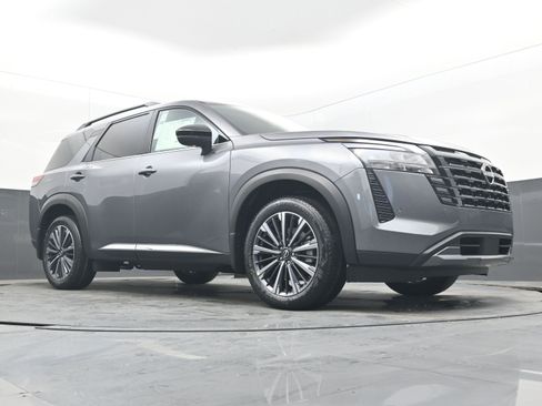 New 2026 Nissan Pathfinder Platinum FWD image 24