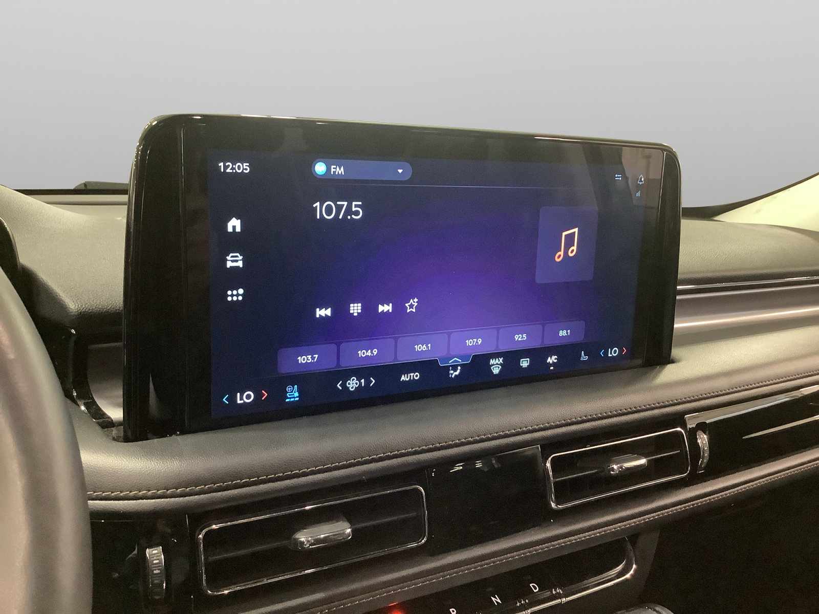Certified 2025 Lincoln Aviator 2WD image 24