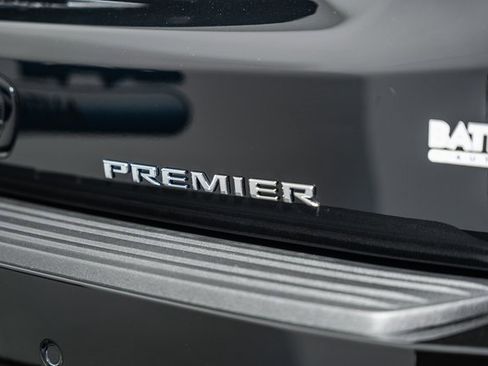 New 2026 Chevrolet Suburban Premier image 7