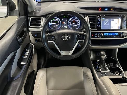 Used 2019 Toyota Highlander XLE AWD/4WD image 18