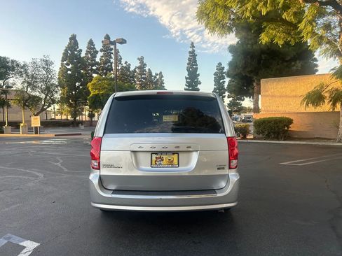 Used 2012 Dodge Grand Caravan Crew image 4