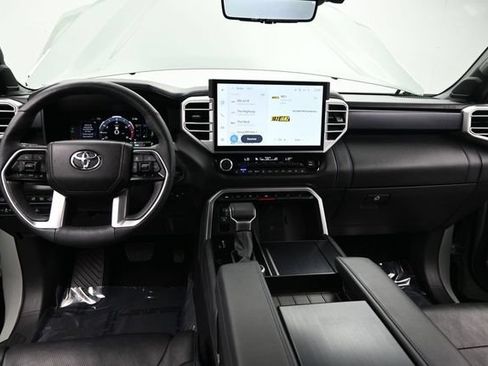 Used 2025 Toyota Sequoia Platinum AWD/4WD image 17