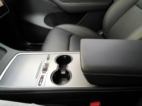 Used 2025 Tesla Model Y Long Range AWD/4WD image 35