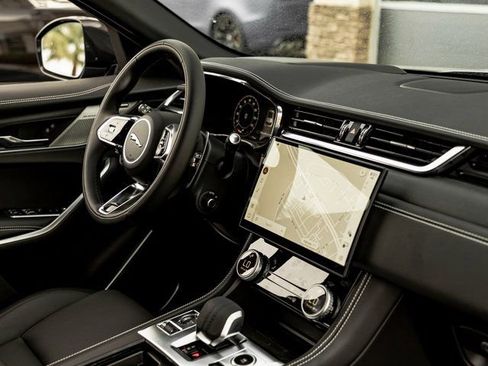 New 2026 Jaguar F-PACE R-Dynamic S image 30