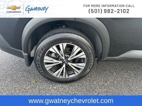 Used 2023 Nissan Rogue SV image 11