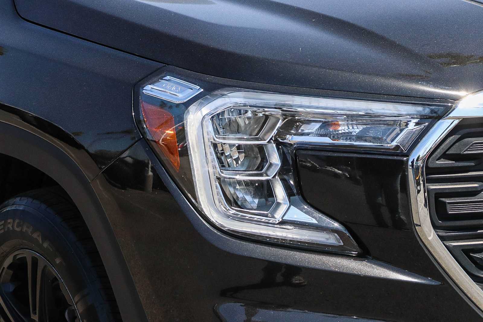 Used 2024 GMC Terrain SLE AWD/4WD image 4
