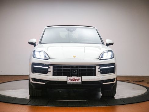 Certified 2026 Porsche Cayenne S AWD/4WD image 10