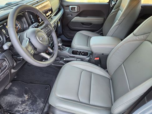 New 2026 Jeep Gladiator Mojave image 13