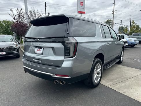 Used 2025 Chevrolet Suburban Premier w/ Sun And Tow Package AWD/4WD image 5