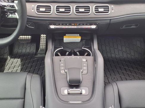 Used 2025 Mercedes-Benz GLS 450 4MATIC image 17