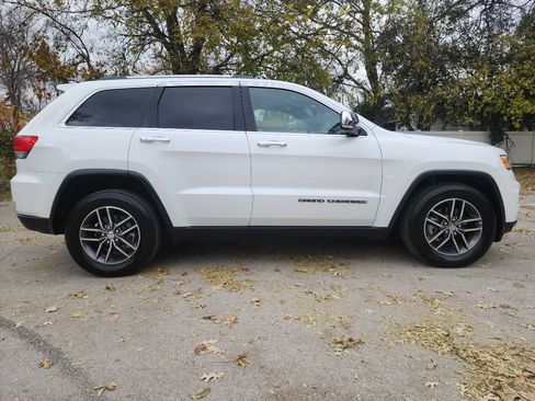Used 2018 Jeep Grand Cherokee Limited image 11