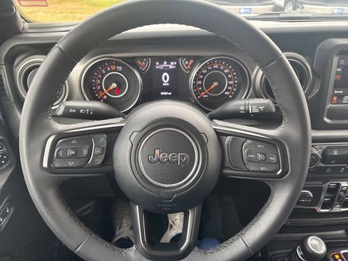 Used 2023 Jeep Gladiator Sport image 18