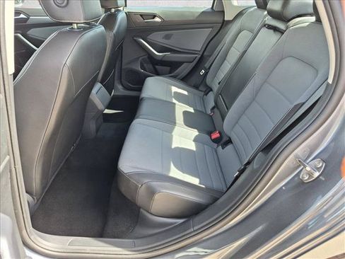 Used 2025 Volkswagen Jetta SE FWD image 19