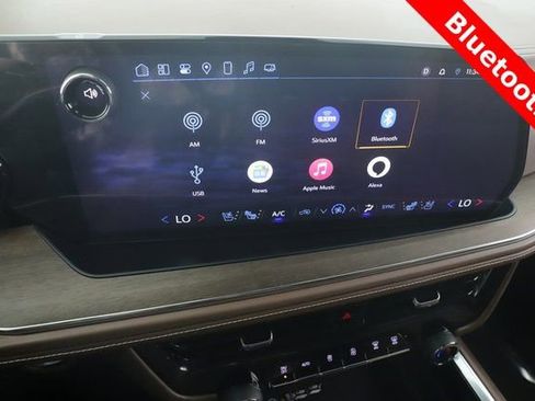 Used 2025 Chevrolet Suburban High Country image 24