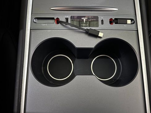 Used 2023 Tesla Model Y Performance image 33