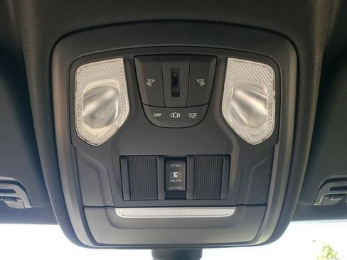 Used 2020 RAM 1500 Big Horn AWD/4WD image 18