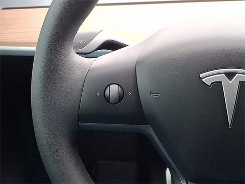 Used 2025 Tesla Model Y Performance image 20