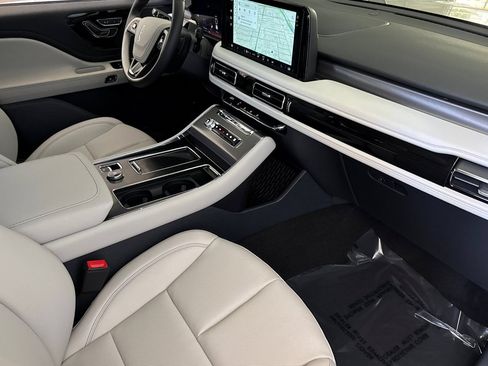 New 2026 Lincoln Aviator AWD image 12