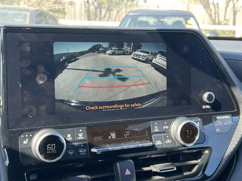 Used 2024 Toyota Highlander XSE image 38