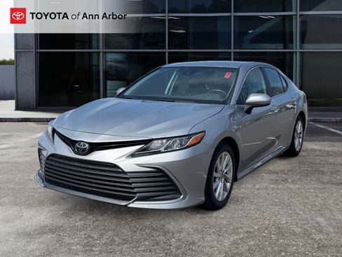 Used 2023 Toyota Camry LE image 2