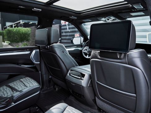 Used 2025 Cadillac Escalade V image 49