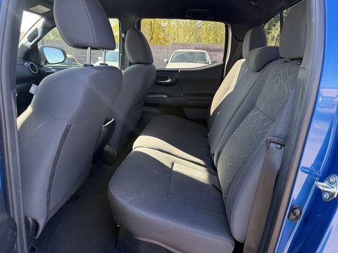 Used 2017 Toyota Tacoma TRD Off-Road w/ Tow Package image 11