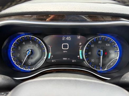 Used 2023 Chrysler Pacifica Limited FWD image 19