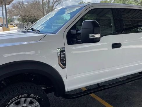 Used 2017 Ford F250 XLT AWD/4WD image 2