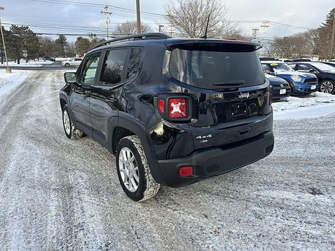 Used 2023 Jeep Renegade Latitude w/ Sun/Sound Group image 3