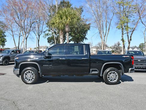 Used 2025 Chevrolet Silverado 2500 LTZ image 2