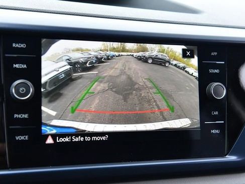 Certified 2023 Volkswagen Taos SE w/ Panoramic Sunroof Package image 12