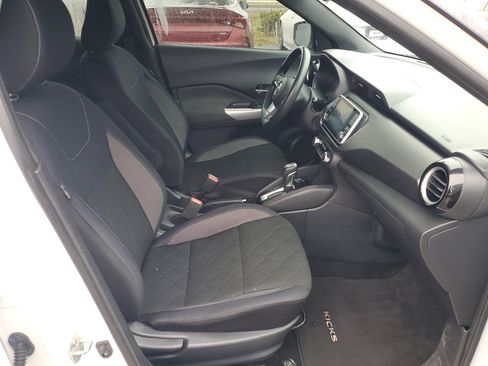 Used 2018 Nissan Kicks SV image 7