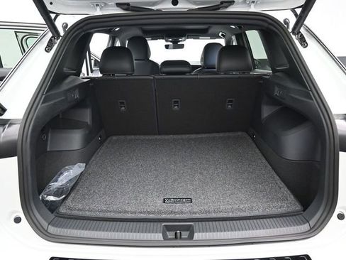 New 2026 Volkswagen Tiguan SE R-Line image 12