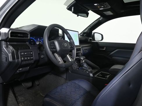 Used 2025 Toyota 4Runner Platinum AWD/4WD image 4