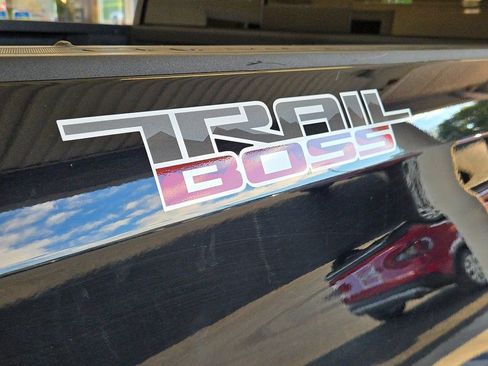 Used 2020 Chevrolet Silverado 1500 LT Trail Boss image 17