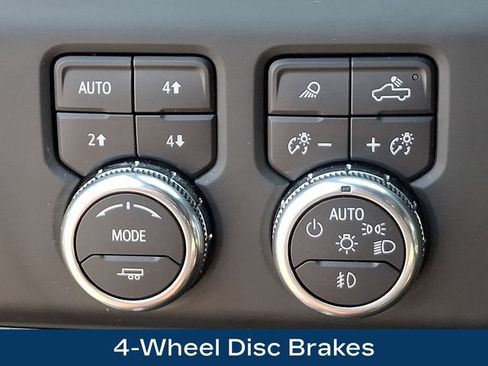 Used 2024 GMC Sierra 2500 Denali Ultimate AWD/4WD image 9
